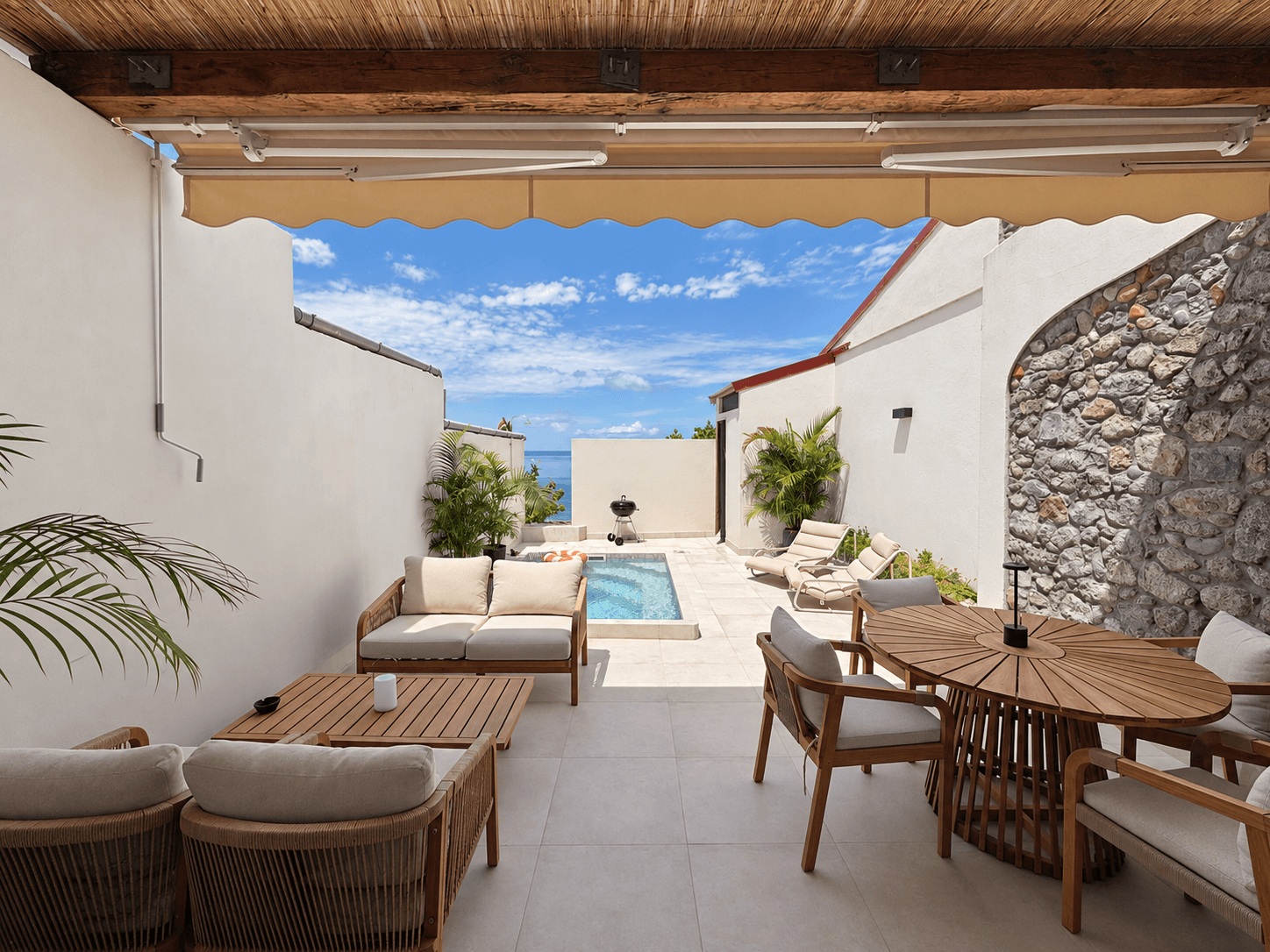 Vue de la Maison Kaiya avec piscine privée à Saint-Pierre, Martinique